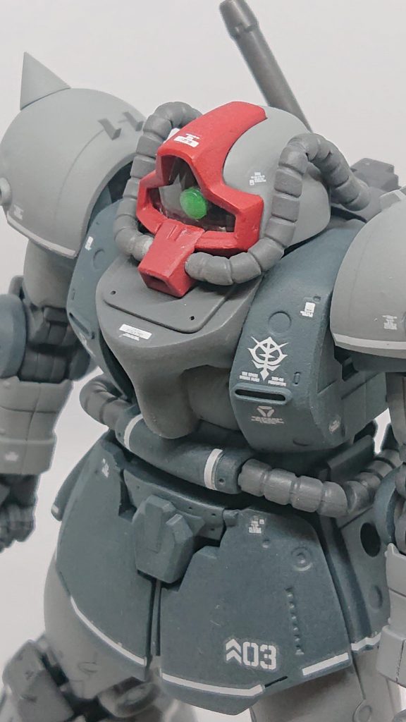 ちょうどヴァッフ用の水転写デカールあったのでペタペタ貼ってみた。肩にはスパイク追加。