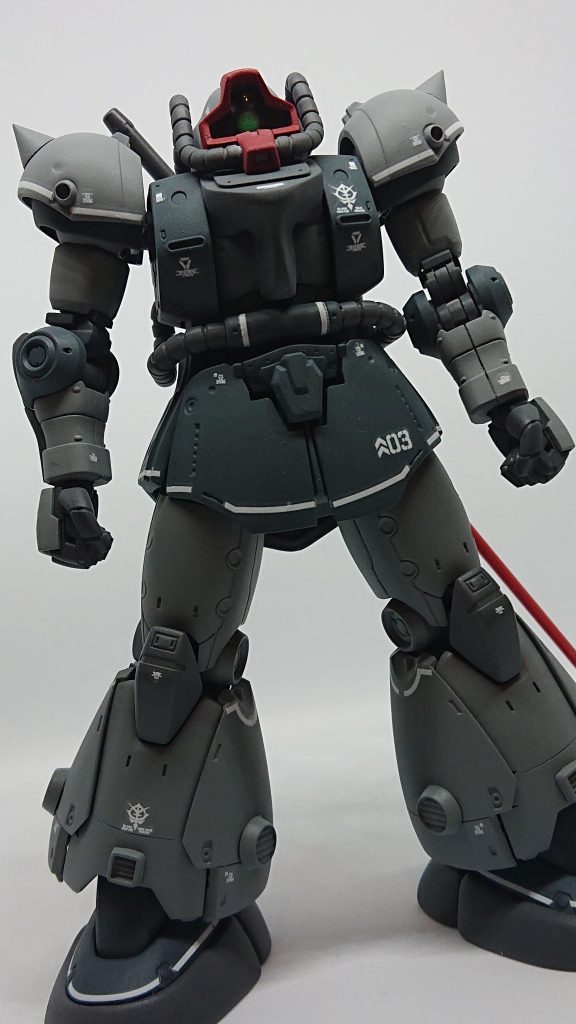 膝下前部はあえて面をツラ合わせず、装甲がかさなった感じに。