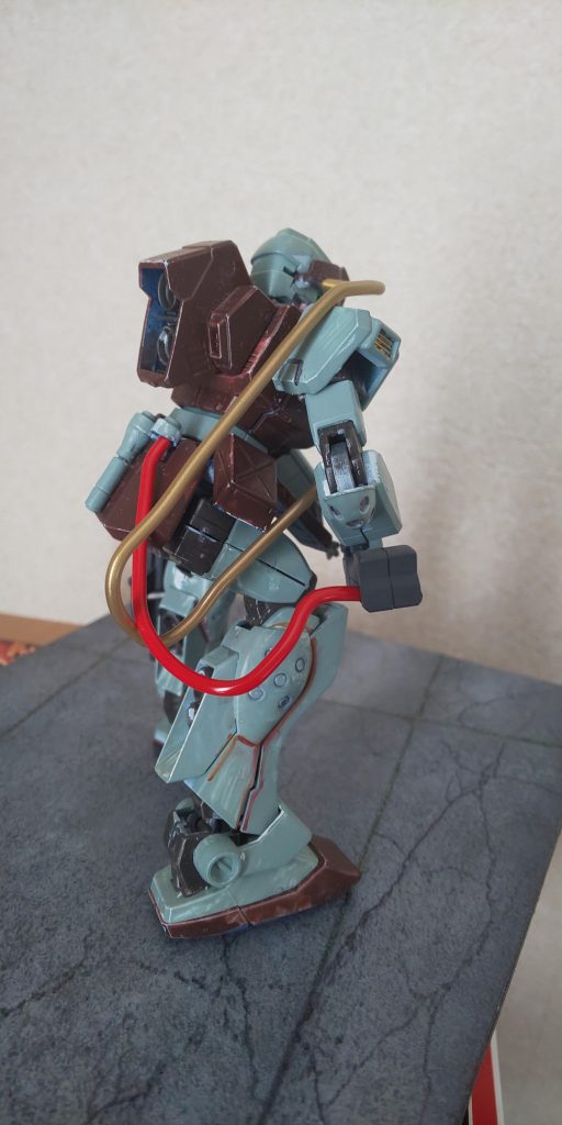 赤はエネルギーラインで、黄色はライフルと狙撃用バイザーの同調信号 