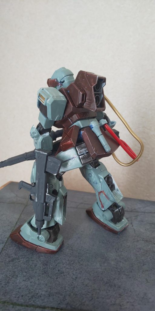 左脚には、サブアームをマウント 