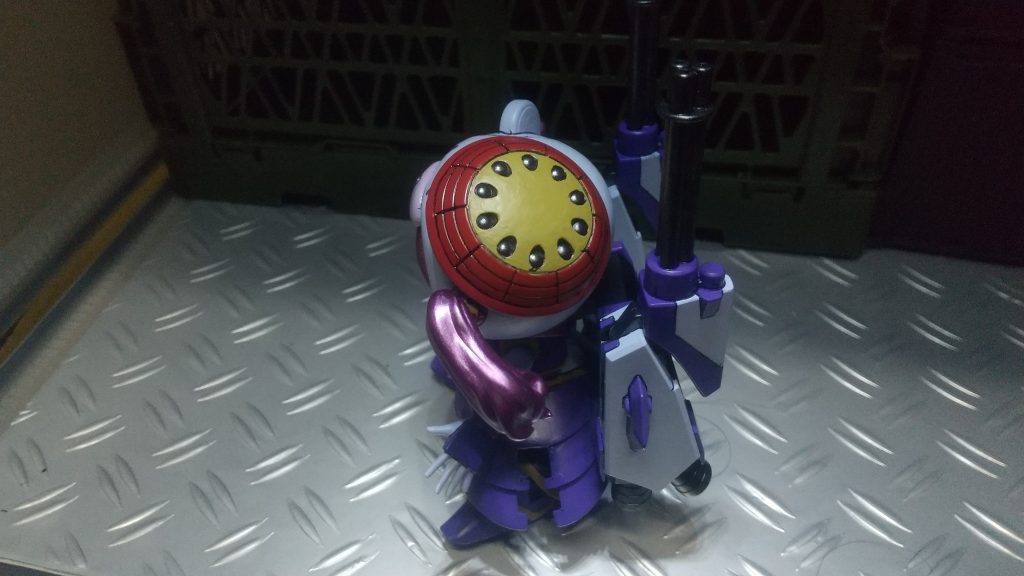 チャームポイントの帽子からサブウェポンの浮遊爆雷を射出。