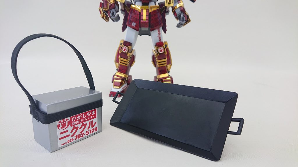 シールドの代わりに鉄板をフルスクラッチ。クーラーバックにはひがしやま様の焼き肉配送新サービス「ニククル」！