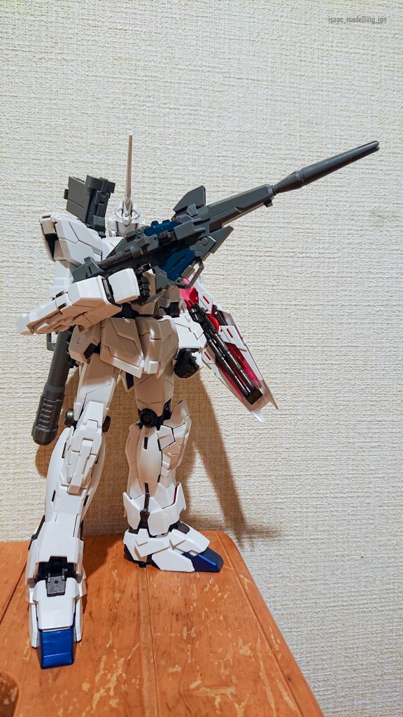 仮組み状態（ユニコーンモード）。スタイルは良いけどちょっとずんぐりしてますね。個人的にこの兵装の成型色がプラスチッキーで好みでなく、金属感を出したいと考えていました。
