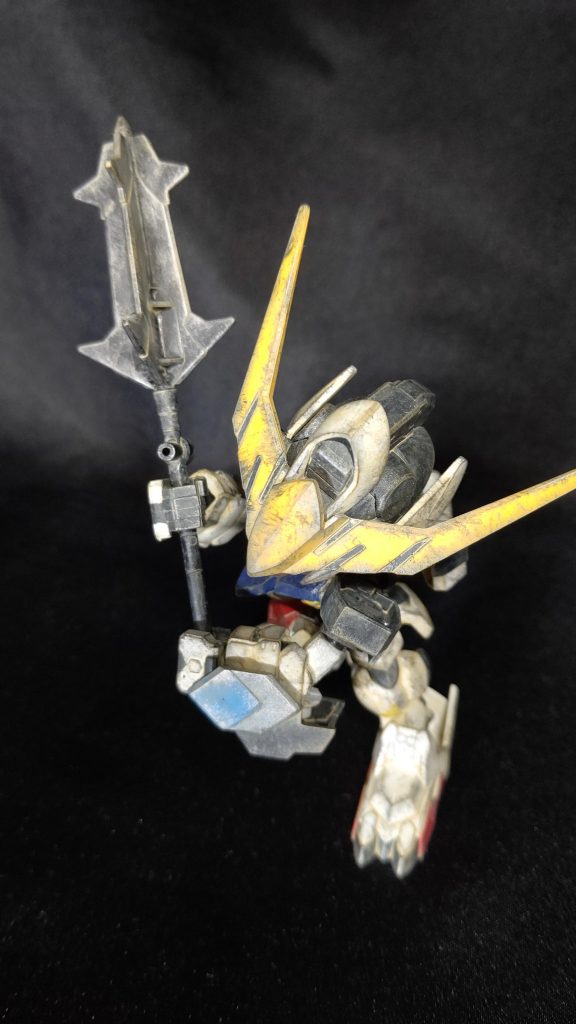 上からメイスを構えて。