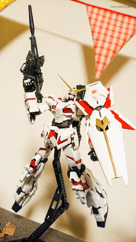 盾は一部ゴールドを勝手に添えてのっぺりした印象を払拭しています。