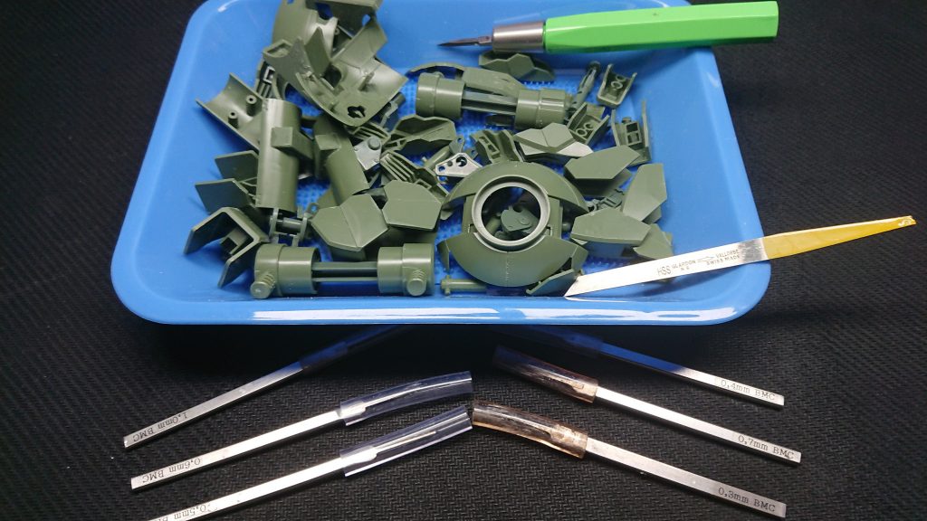 ゲート処理してタガネでモールドを追い彫り