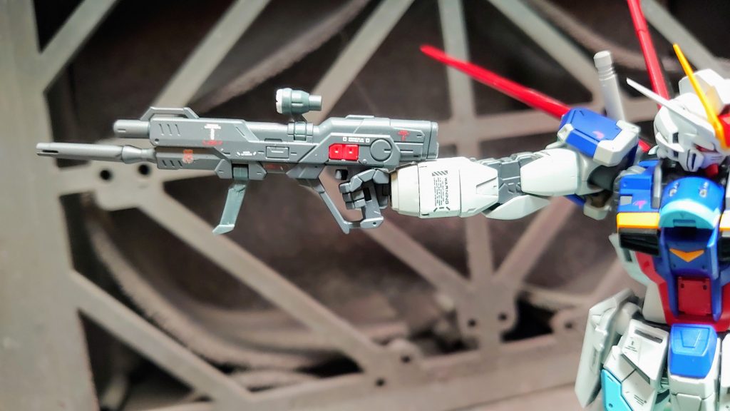 こ今回は塗装したあとに、ガンプラでは初のデカール貼ってみました、GMコーションデカールを使用しました。 