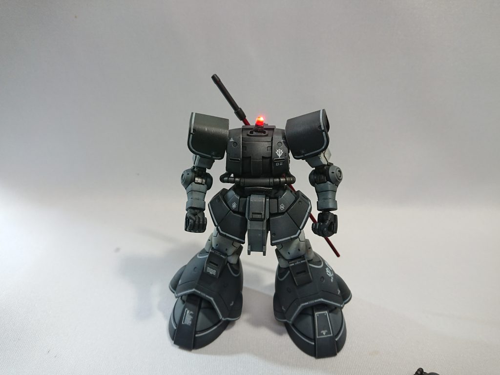 モノアイはミライトで光らせました。