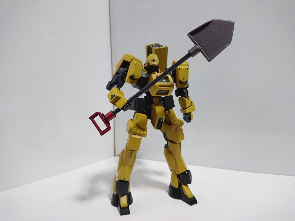 武装2 スコップ武器兼作業用の大型スコップ。先端部での斬撃や柄や側面での打撃フィールドが地面の時は砂掛けなど多彩に使えます。後は罠の設営等。素材は持ち手以外はプラ材です。