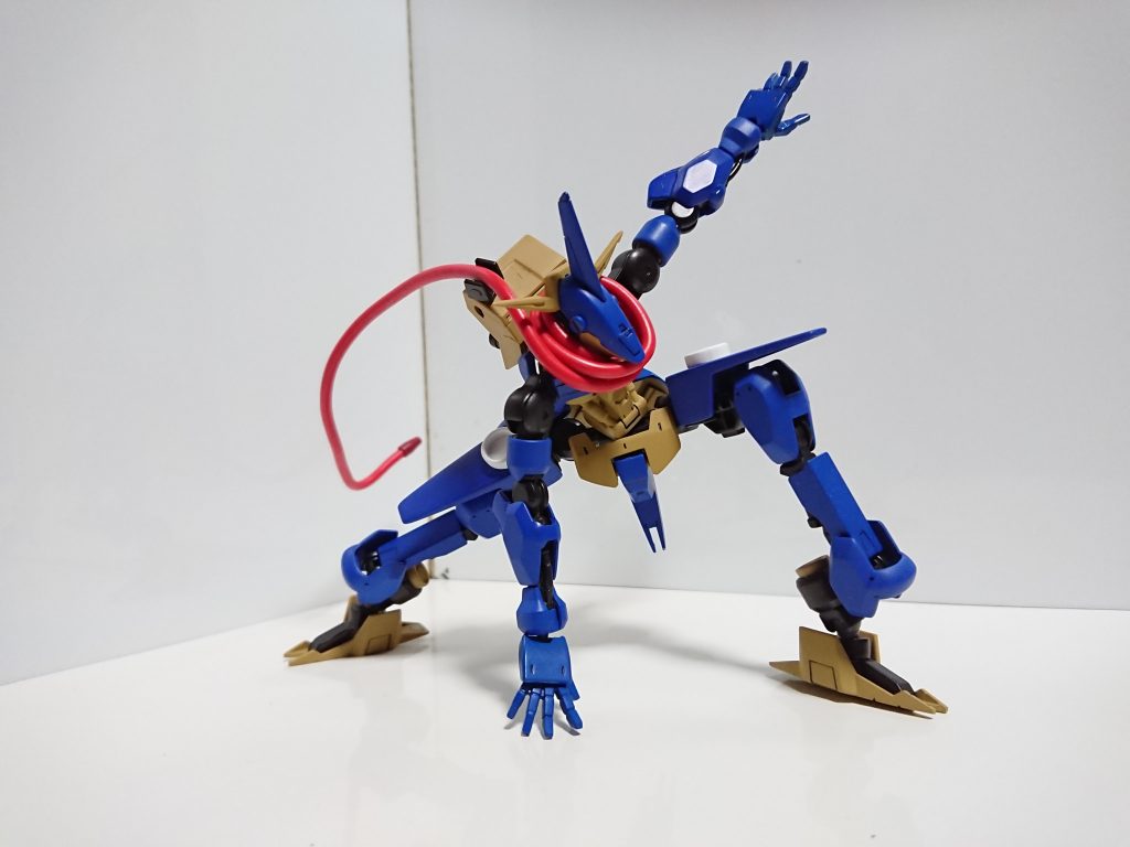 元が結構動くキットなのでゲッコウガぽいポーズも簡単に決まります。