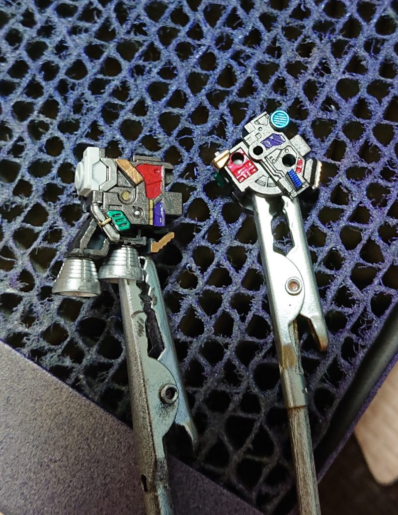 バックパック内部の塗り分け中。ほぼ見えません…。