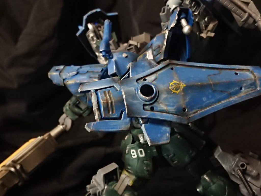 展開することで防御面積を増やすことができるようになっている。