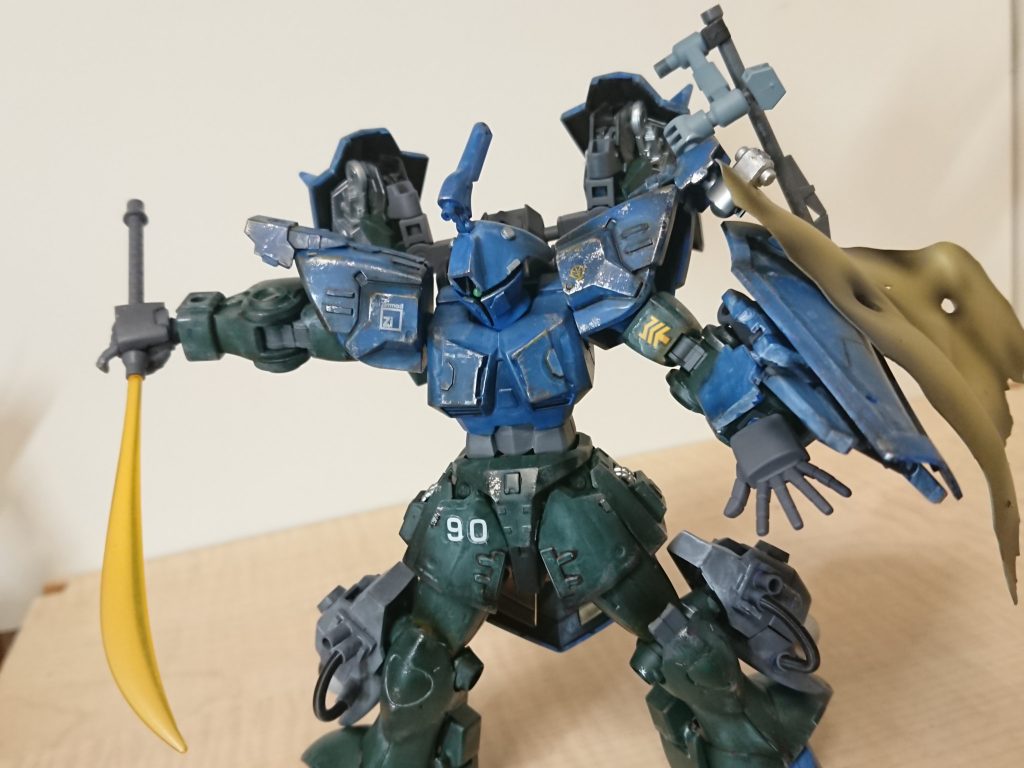 ビームナギナタ肩ラックに装備。本機体唯一のビーム装備