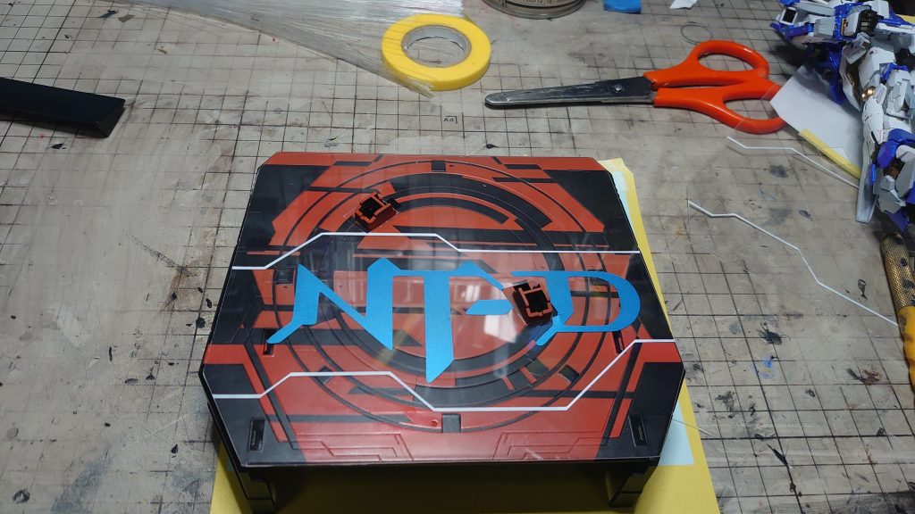 これをかぶせますさらに一枚無塗装のプレートをかぶせます