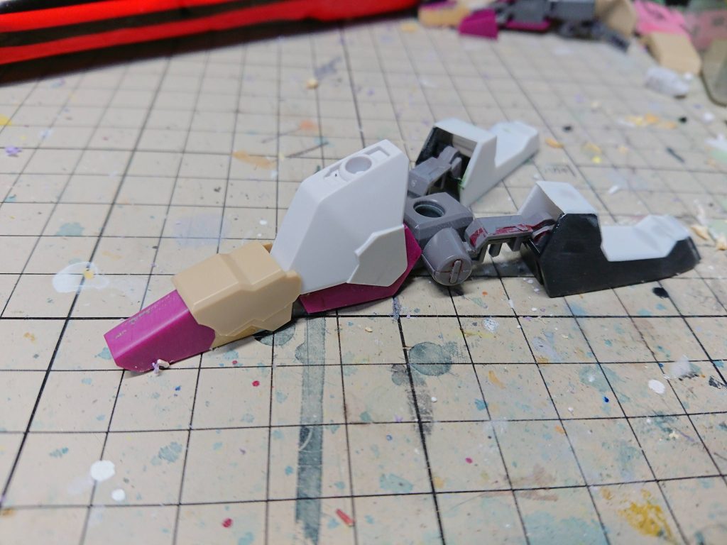 足のクローだけ，他キット(ガザC)から流用しました．