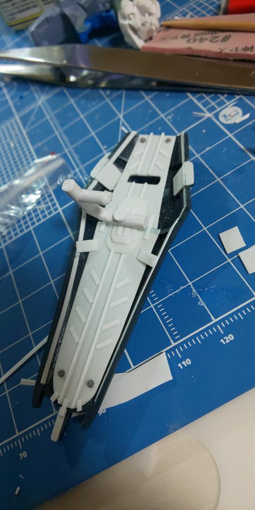 プラバン張り付けて裏打ちパーツ