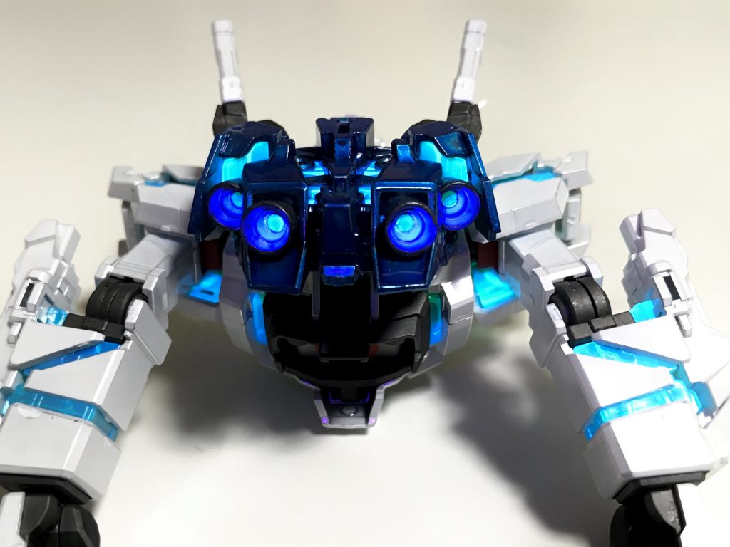 毎度バーニア内にはマジックルミノペイントの青を塗って光るようにしてあります。