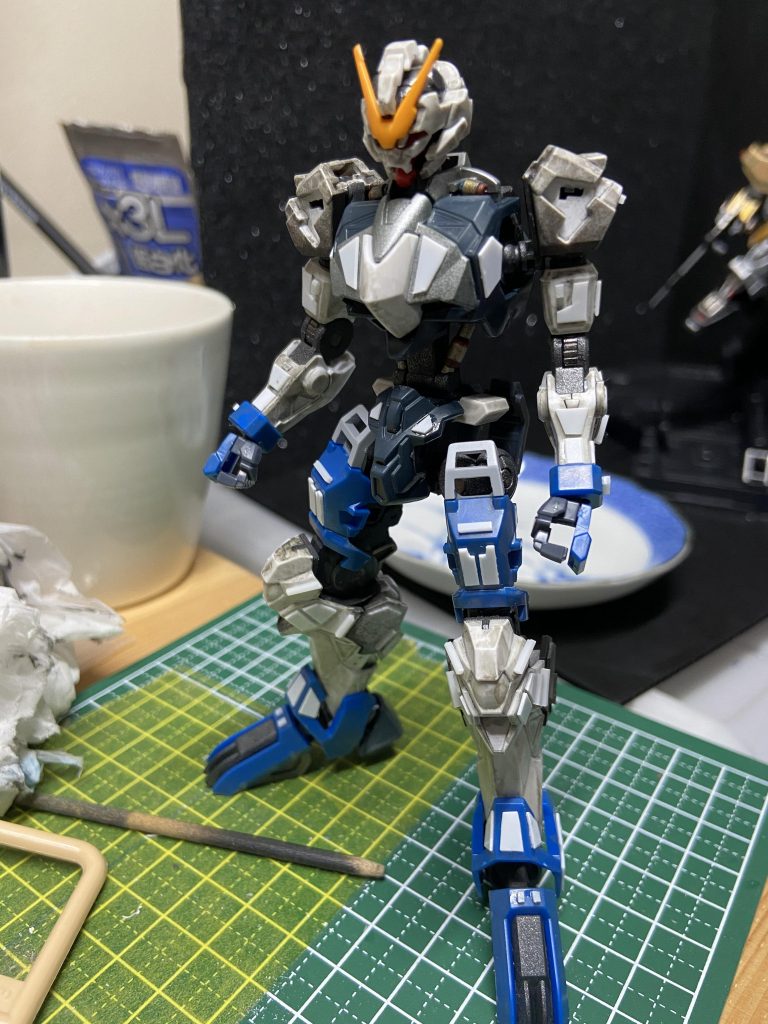 制作工程素組撮ってないです💦どう見たってライダーだと思うのは、僕だけではないはず。笑素体は完全にダンタリオンです。ネイキッドがあまりにカッコよく、Tカウルもミキシング素材として魅力的に思えたのでネイキッド単体で制作しました。どのライダーにするか悩みましたが、どうせなら一番ダサい(すいません)ヤツをどこまでカッコ良くできるかに取り組みました。世代ではないのであまり知らなかったのですが、調べたらめっちゃキャラ設定カッコえぇやん、ライダーマン。笑