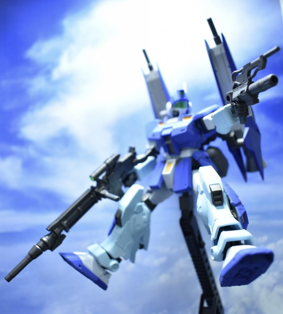 副兵装2:ハンドガン+指向性センサー備え付けられたセンサーにより、索敵を行い、上空から情報収集するための兵装。ハンドガンの射程距離は短いが、ビームサーベルよりは遠い距離での迎撃が可能。