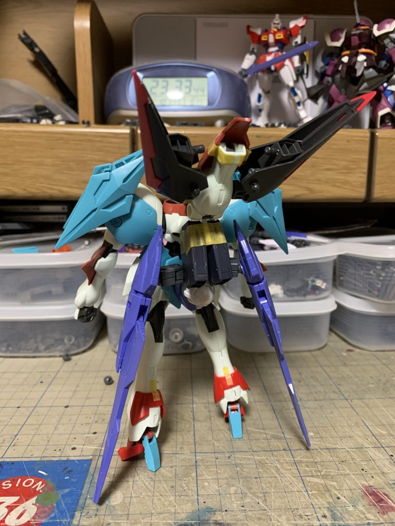 まずはベースとなるガッデスにパーツを盛り付けるところからスタートしました。