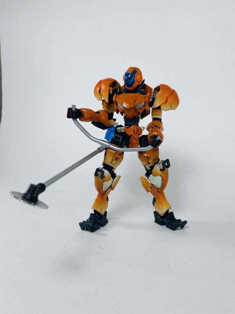 装備は、3種類です。一つ目は、刈り払い機！ガチャガチャのやつをプラ棒などでいじってます。