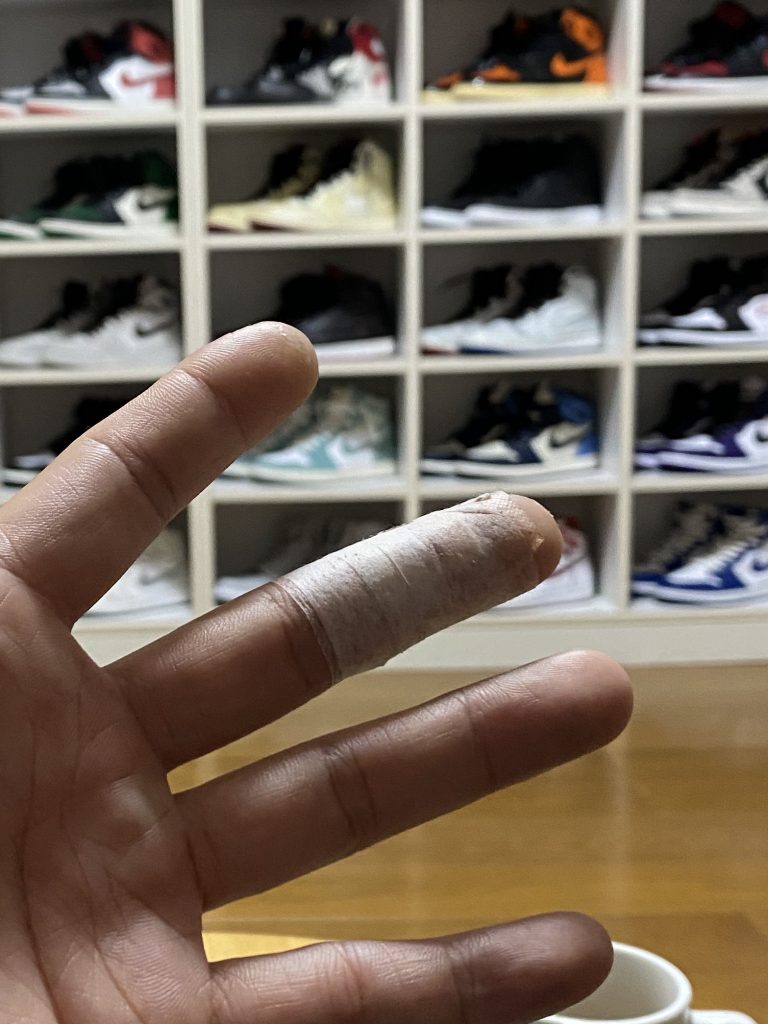 製作途中でデザインナイフを使ってて指に刺してしまうというミスをしました💦正直...めっちゃ痛かったです(涙)皆さんも怪我には気をつけてください🙇‍♂️