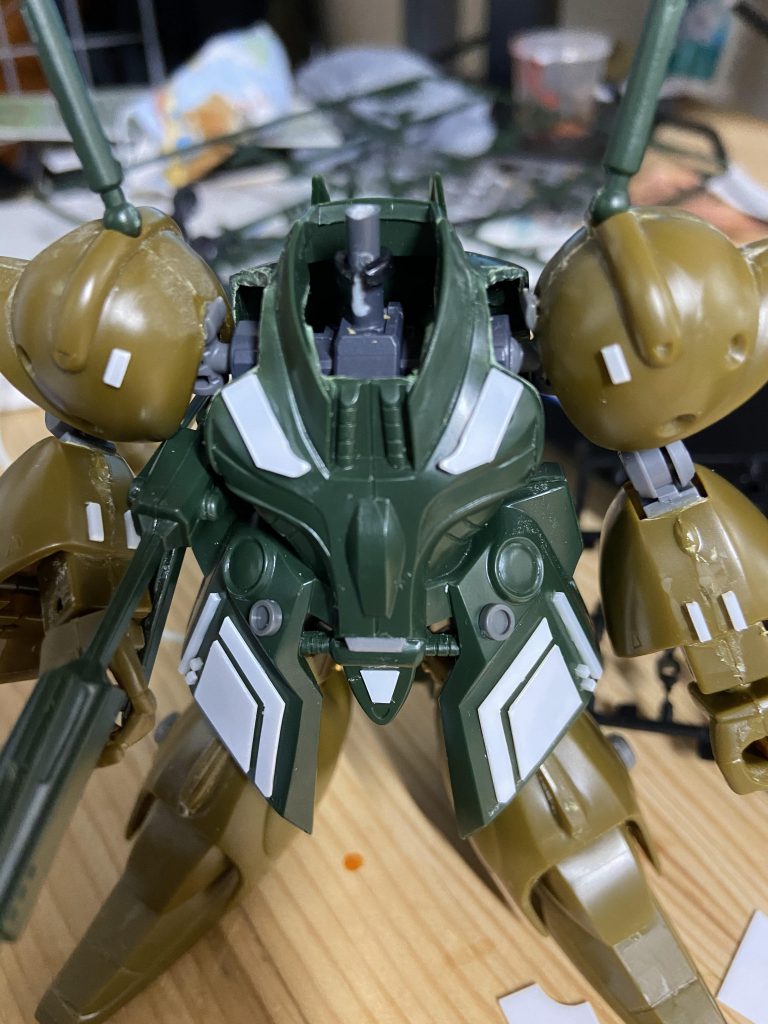 頭部は軸を延長して、高い位置で可動できるようにしてます。