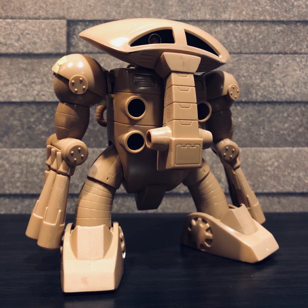 仮組み。完成写真と比較するとかなり違いがあるのがわかります。