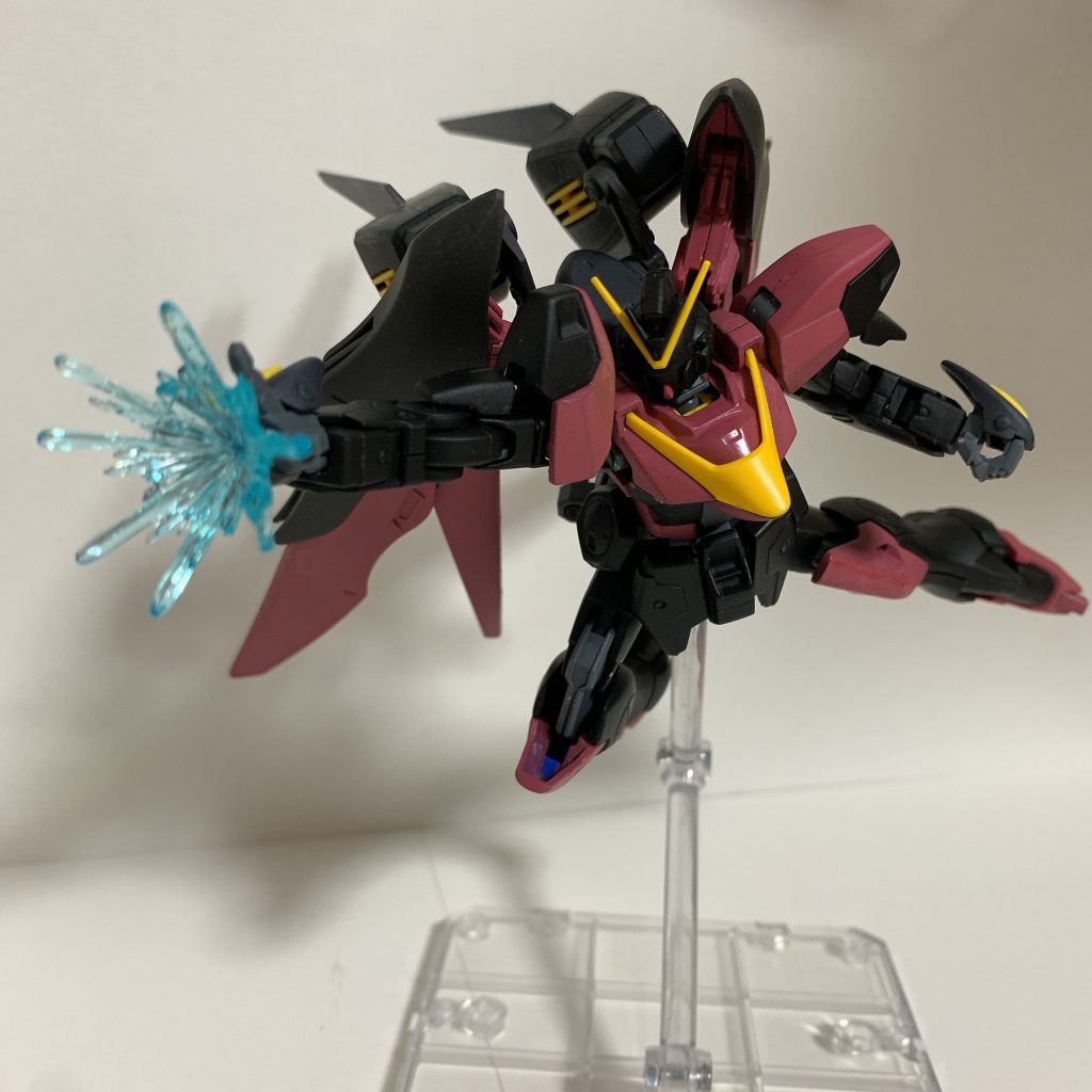 パルマフィオキーナ。ハンドパーツはデスティニーを使ったので撃てます。この機体の射撃武装はこれと頭部バルカンのみです。 