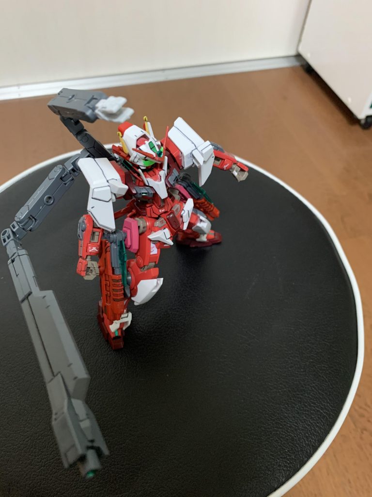 追加武装その2 GNアーム&GNセカンドライフル自動照準のライフルでアームから粒子供給を受けているという設定です。24thセンチュリーアームズから無加工で流用できます。