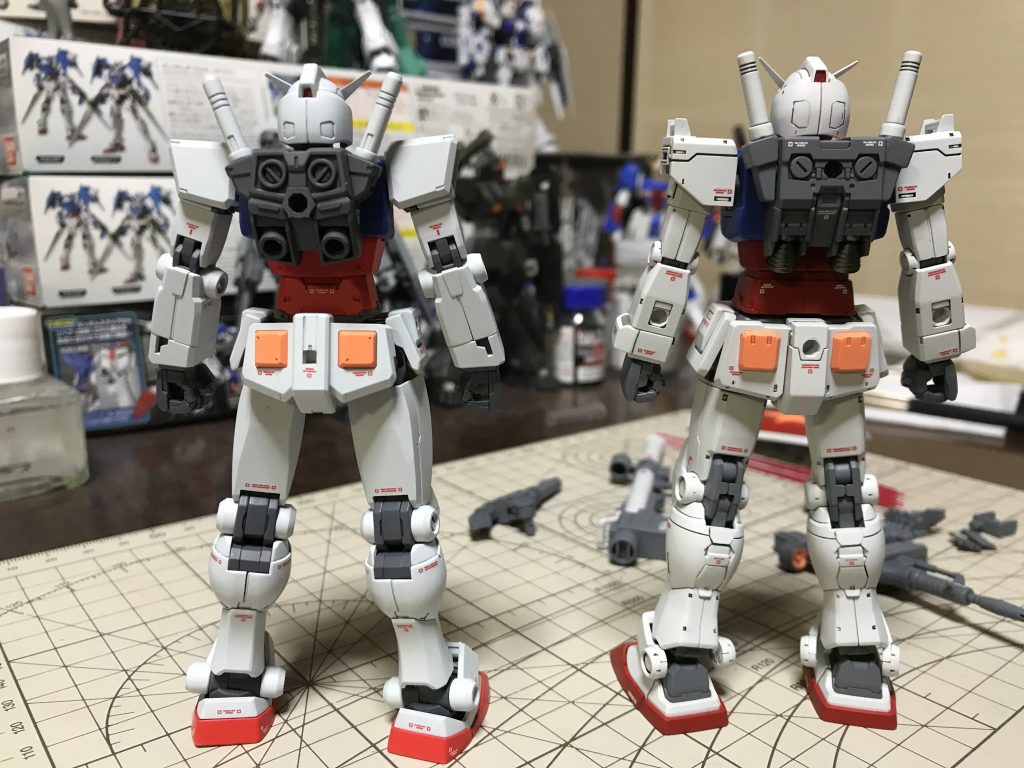 ランドセルの違いが顕著でビヨンドのデザインは非常に独特で面白いですね。         ももの長さと関節構造の違いも其々違って面白いかと。