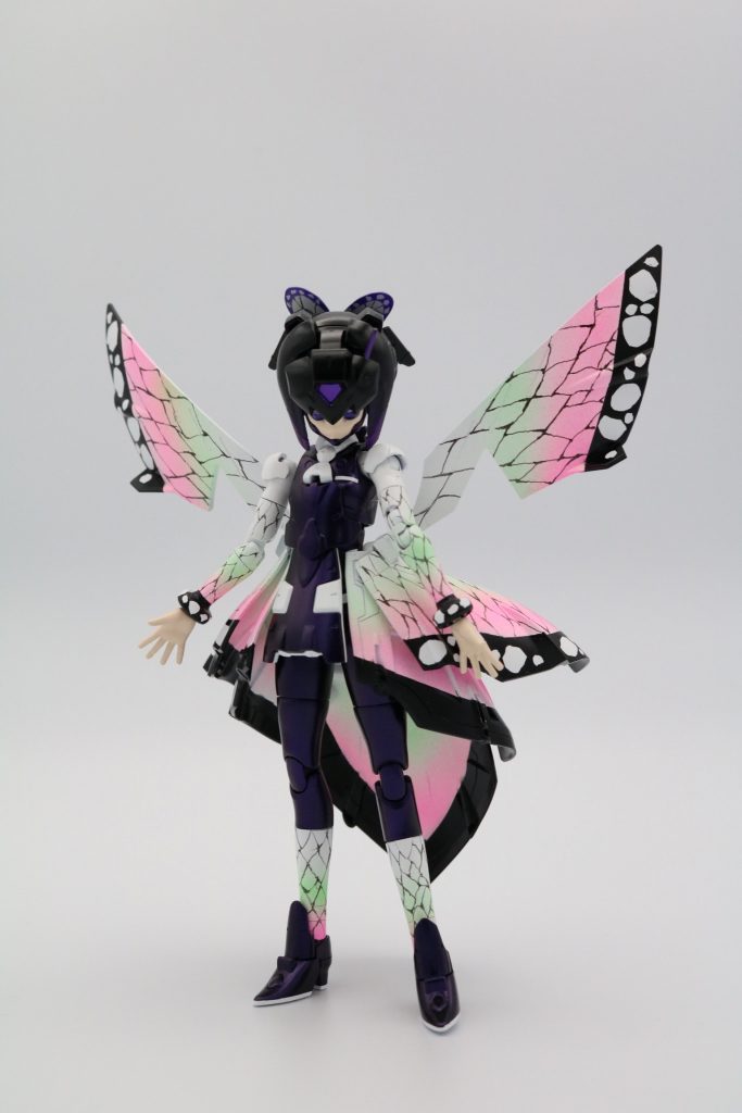 羽展開作中では羽織を羽ばたかせ蝶の様に舞っていたしのぶさん。蛍光ピンクと蛍光グリーンを薄くグラデーション。蝶の模様はコピックマルチライナーで手描きです。絵師さんの描き方動画など参考にしました。コピックは塗膜が乾くまでは非常に弱いので一晩乾かしてからトップコートを砂吹きしてます。