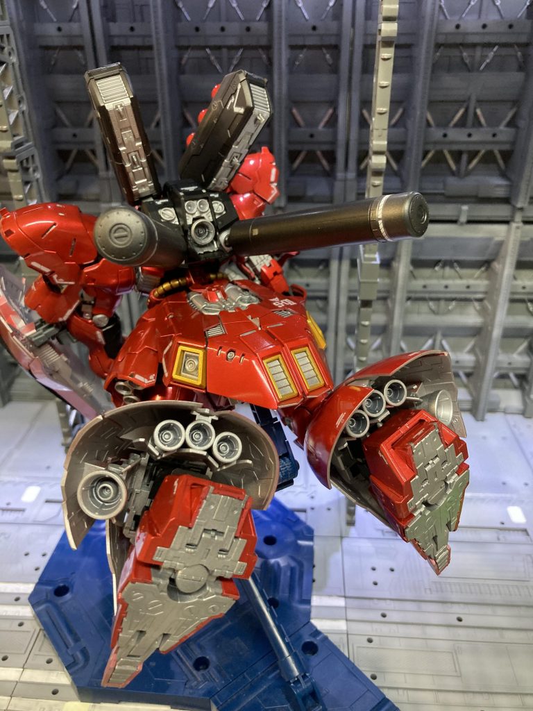 装甲の内側はシルバーで