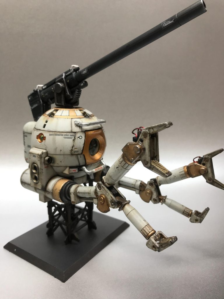 塗装はタミヤ缶スプレー。インシグニアホワイト。