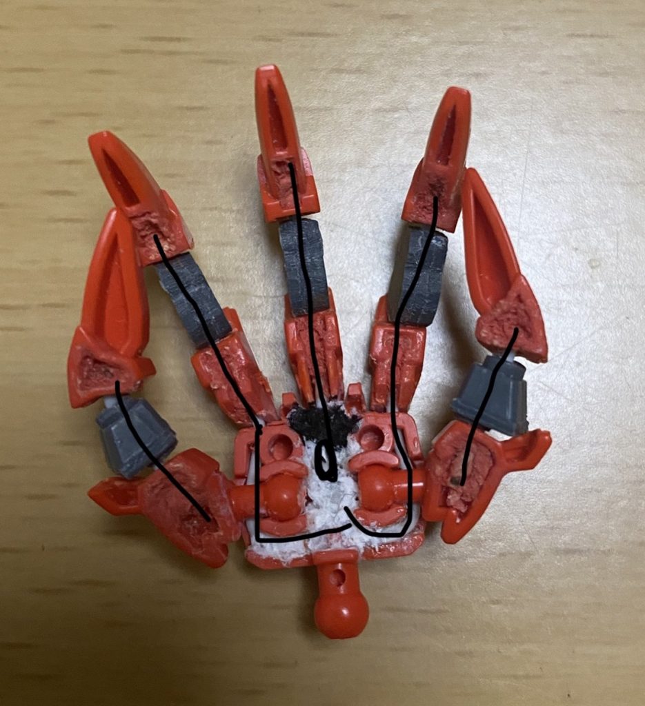 接続はビニルコートのワイヤーを使い「黒線」を通して、接着固定しております。(白いトコは大好き瞬間接着剤に濡れたティッシュを埋める加工です。早くて楽〜(*´ω`*)表に出るトコは赤とオレンジを1:1で割ったのを塗ってます。