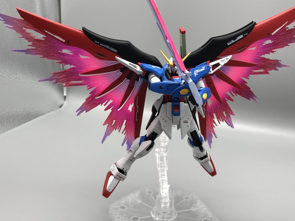 光の翼はクリアブルー(＋若干パール) と蛍光ピンク(＋ホワイト)、クリアレッドでそれっぽくしてみました。 