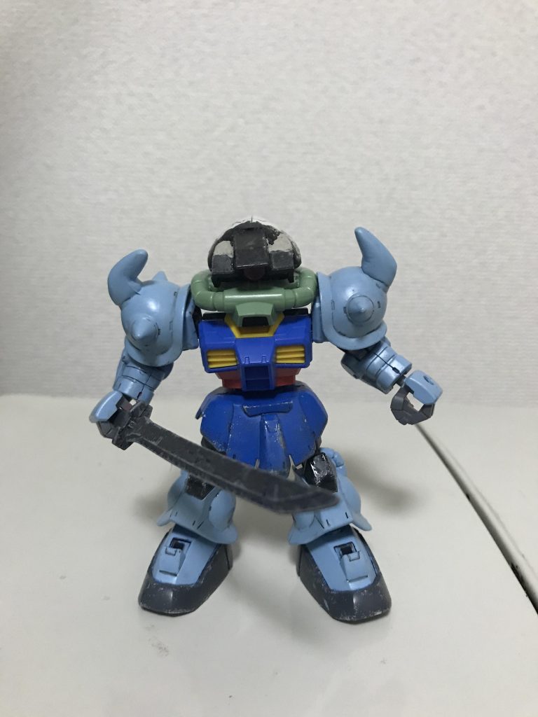 ザクの頭の下だけ残して上はエポパテで雰囲気付ける為にグフカスタムの体を拝借