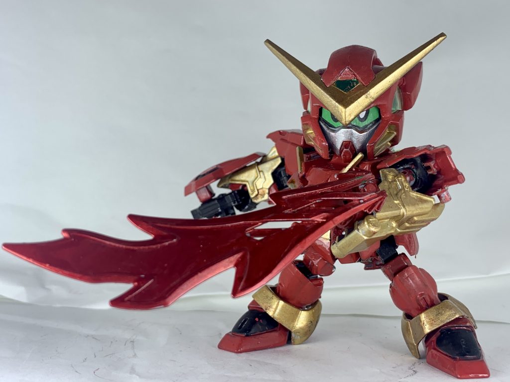 普段は肩に装備しているマフラーは左腕に移動してGNソードみたいに使うことができます