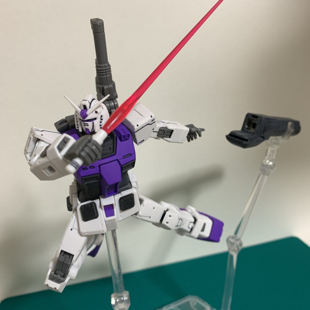 ビームサーベル。右側に1本装備です。格闘戦時はガトリングを着脱します。 