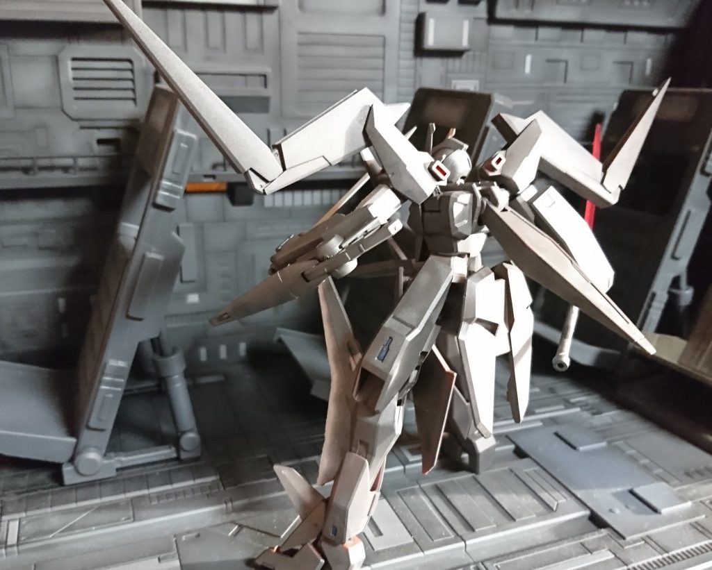 わかりにくいですが脚部の羽根（ＧＮブレイド）はヤスリで削りシルバーで塗装）