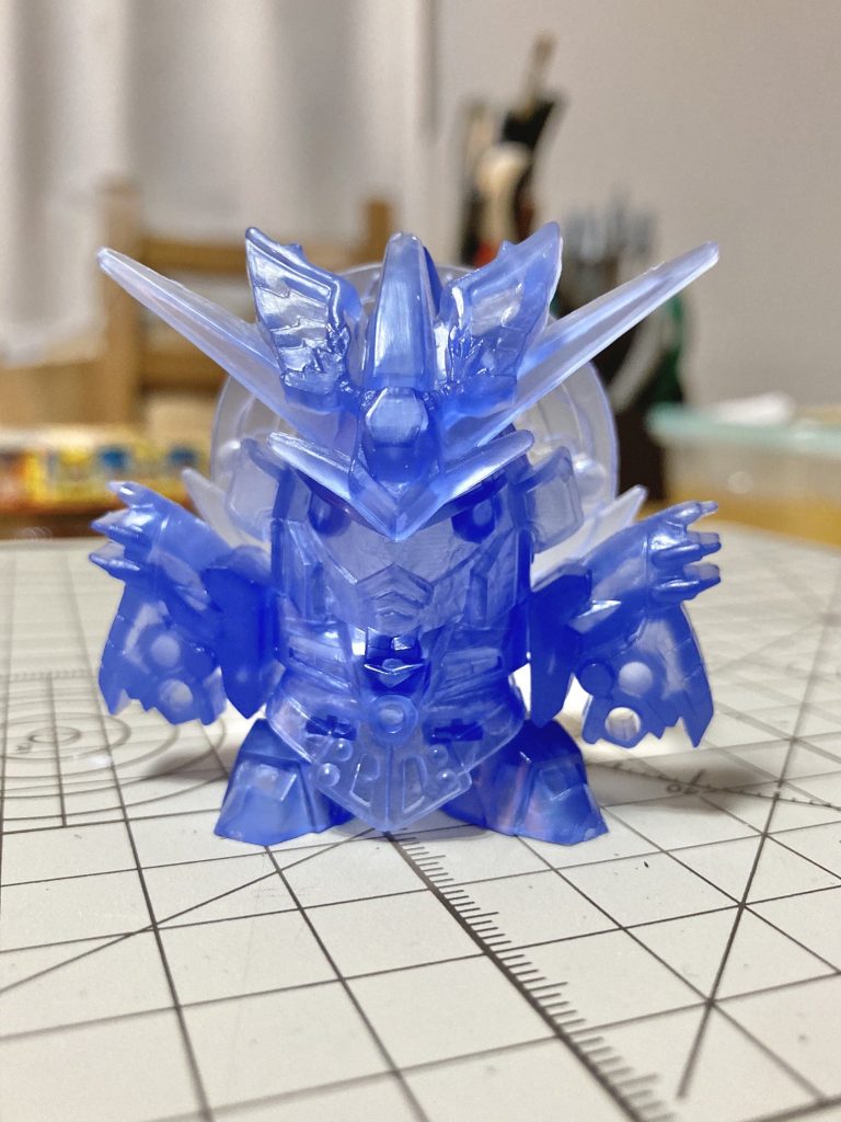 もとはクリアブルーの成型色。スジ彫りの彫り直しと追加、表面処理を行いました。塗装はいつものシタデルカラーがメイン。「新世大将軍」に続いて二体目の大将軍コレクションでしたが、なんとなくこのサイズのコツがわかってきたような気がします。