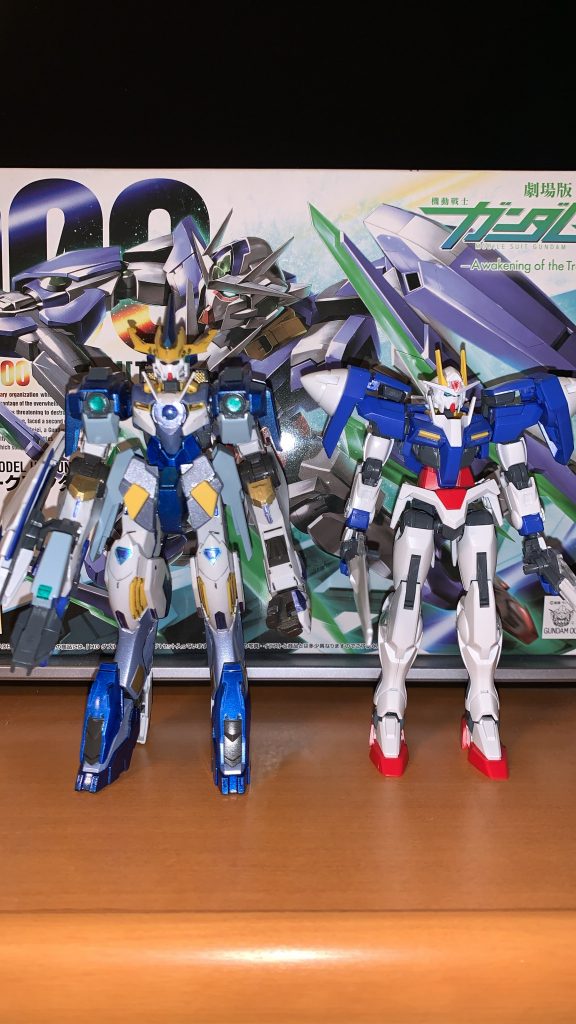 大きさ比較用。ダブルオーは素組。