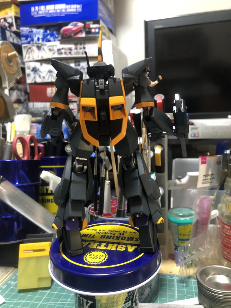 目立ちにくいですが、元々赤のパーツを紫にしています。