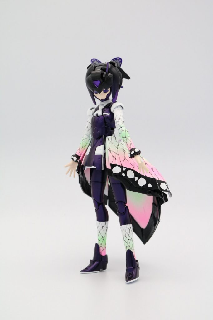 正面ショット本体はアルティメットブラックにクリスタルカラーのアメジストを重ねてパール仕上げで紫の隊服のカラーにしてあります。
