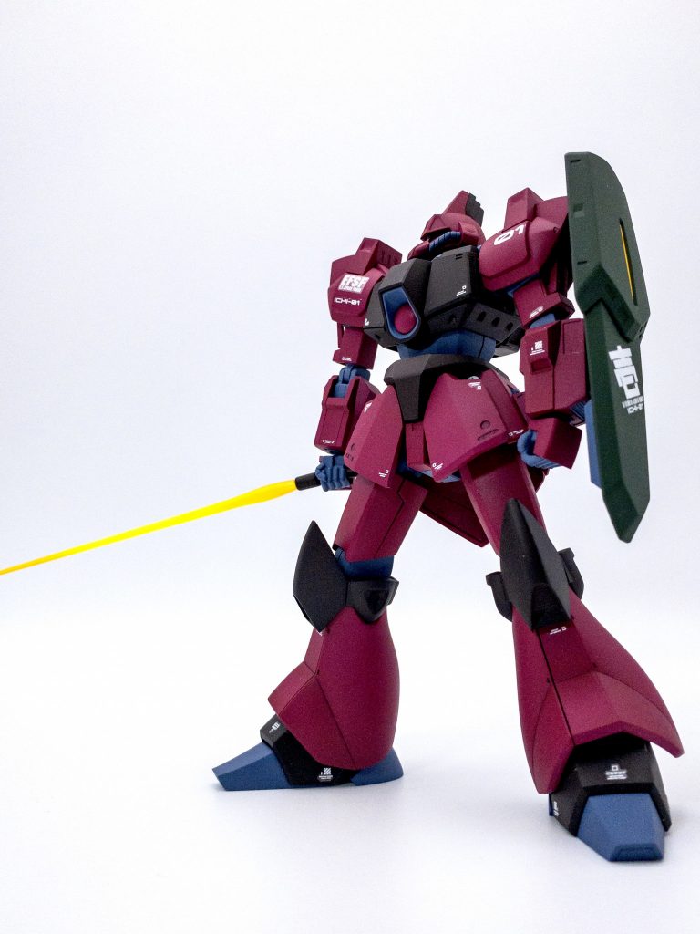 サーベルも似合います。劇場版ではサーベルは緑色でしたよね？