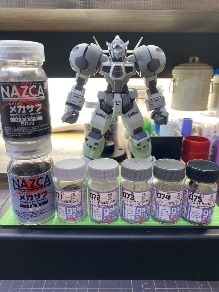塗料です。メカサフ2色とニュートラルグレー5色で表現できないかなと考えたカラーリングになります。ご覧いただきありがとうございました( •̀ᴗ•́ )/