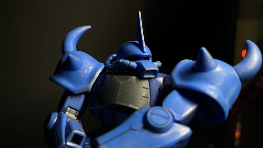 頭は2mm程切り詰めています。イカつい感じがとても好みに近づきました。肩の部分は上手く合わせ目消しが出来ませんでした。。