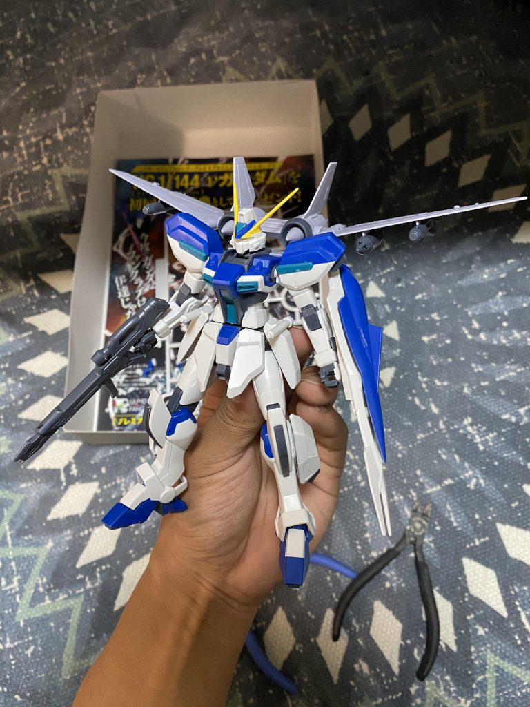 仮組み状態。シールが多いこと以外は素晴らしいキットだったので塗装しがいのあるいい機体でした。