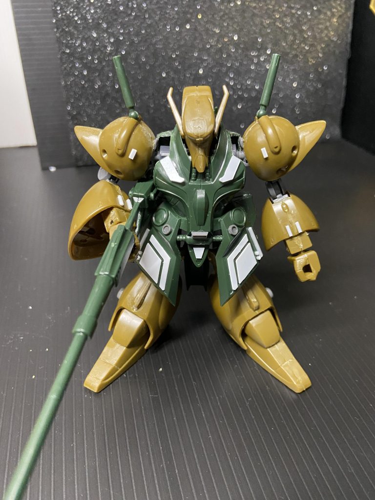 塗装前。 SDになってもメカメカしさは気持ち悪くない程度に残したかったので、チップ貼ったりしてます。