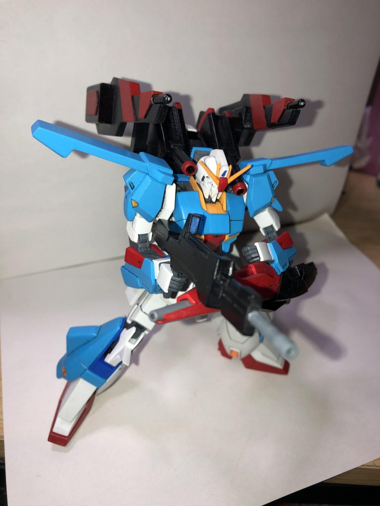 武装はビームライフル、ビームキャノン付シールド、背部ビームキャノン、ビームガン付バインダー